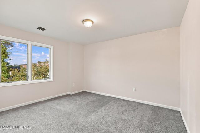 7 Grassmere Street, Lakewood, NJ 08701