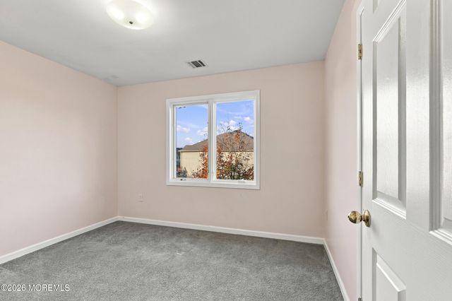 7 Grassmere Street, Lakewood, NJ 08701