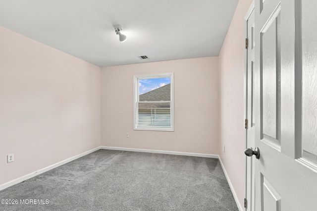 7 Grassmere Street, Lakewood, NJ 08701