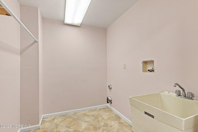 7 Grassmere Street, Lakewood, NJ 08701