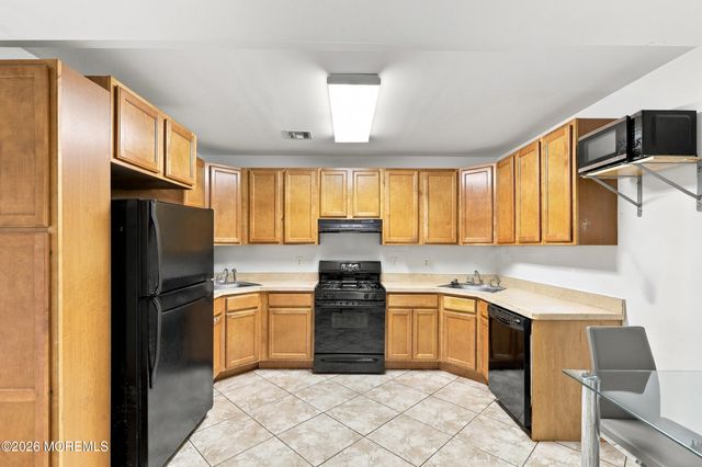 7 Grassmere Street, Lakewood, NJ 08701