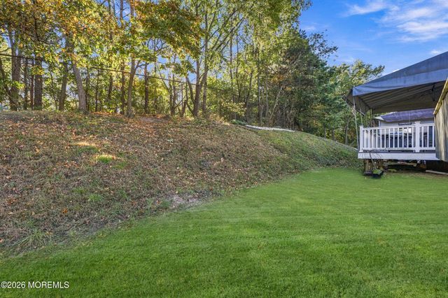 7 Grassmere Street, Lakewood, NJ 08701