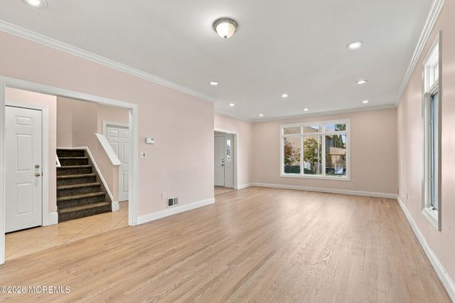 7 Grassmere Street, Lakewood, NJ 08701