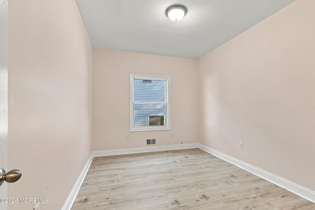 7 Grassmere Street, Lakewood, NJ 08701