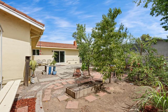 244 Sepulveda Dr, Stockton, CA 95210