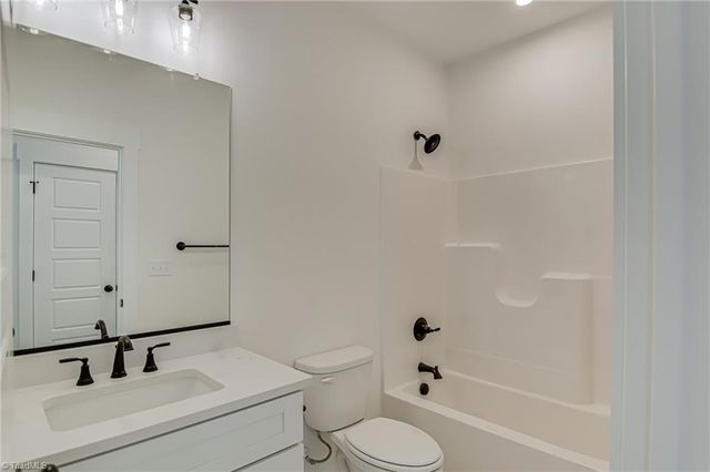 828 Vandar Drive, Winston-salem, NC 27106