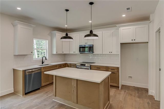 828 Vandar Drive, Winston-salem, NC 27106