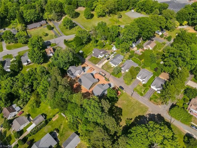 828 Vandar Drive, Winston-salem, NC 27106