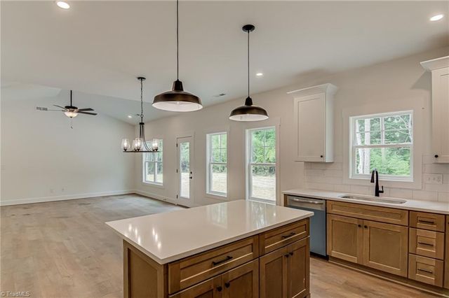 828 Vandar Drive, Winston-salem, NC 27106