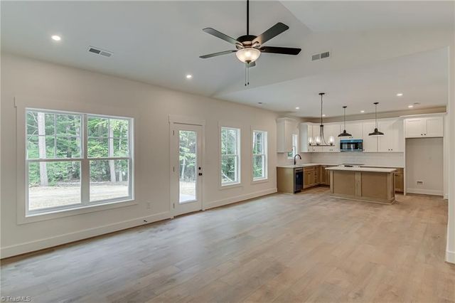 828 Vandar Drive, Winston-salem, NC 27106