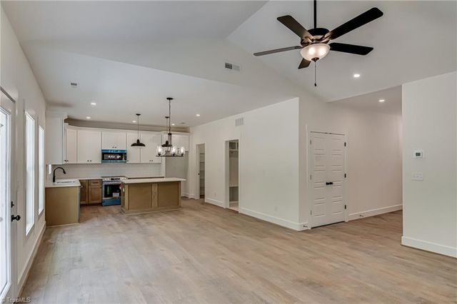 828 Vandar Drive, Winston-salem, NC 27106