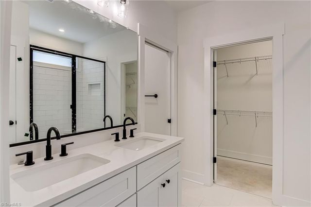 828 Vandar Drive, Winston-salem, NC 27106