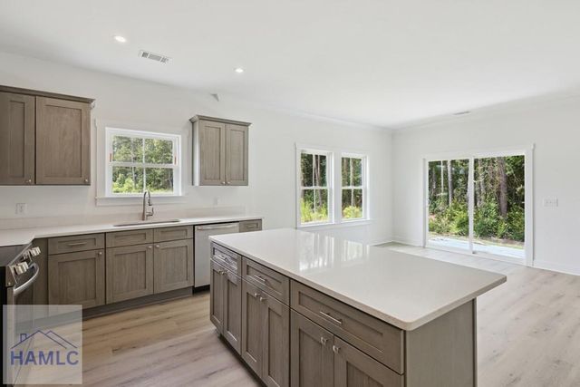 1044 Cottage Way, Darien, GA 31305