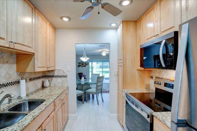 100 Leisure Lake Circle 109, Boynton Beach, FL 33426