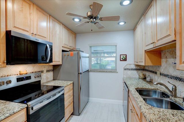 100 Leisure Lake Circle 109, Boynton Beach, FL 33426