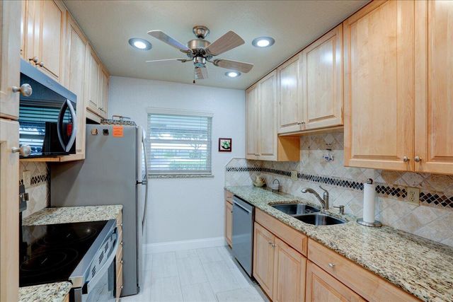 100 Leisure Lake Circle 109, Boynton Beach, FL 33426