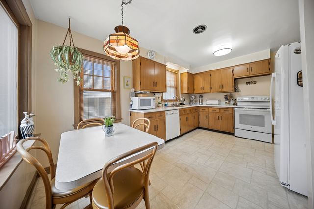 6631 N Caldwell Avenue, Chicago, IL 60646