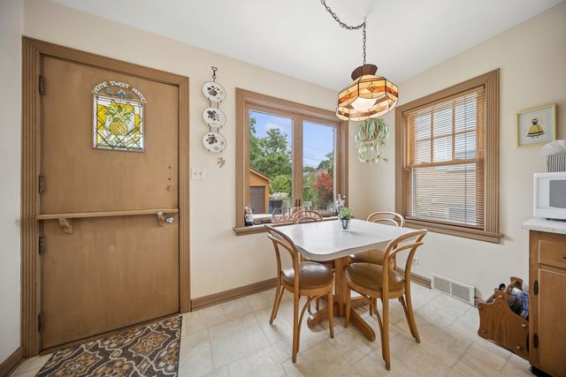 6631 N Caldwell Avenue, Chicago, IL 60646
