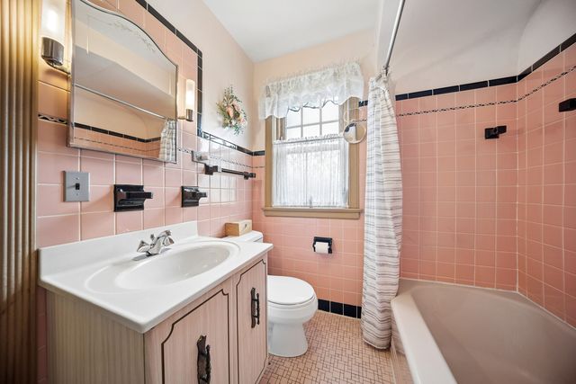 6631 N Caldwell Avenue, Chicago, IL 60646