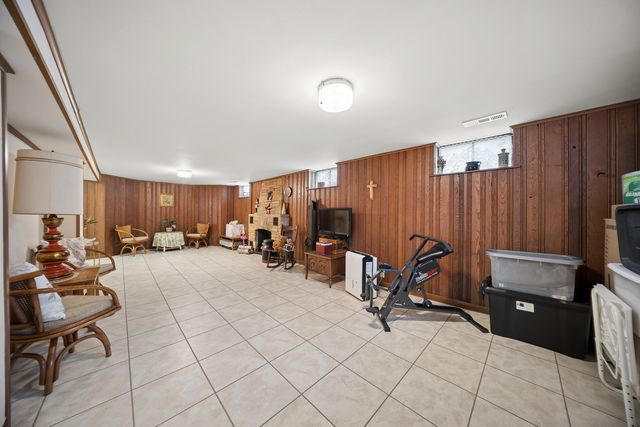 6631 N Caldwell Avenue, Chicago, IL 60646