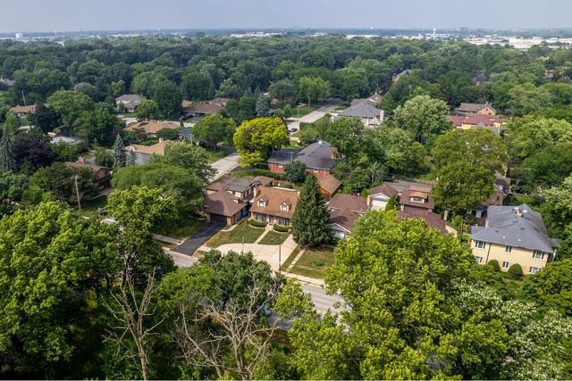 6631 N Caldwell Avenue, Chicago, IL 60646