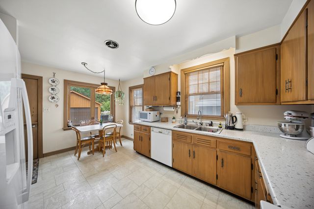 6631 N Caldwell Avenue, Chicago, IL 60646