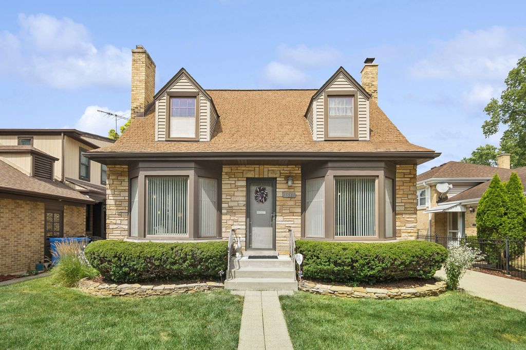 6631 N Caldwell Avenue, Chicago, IL 60646