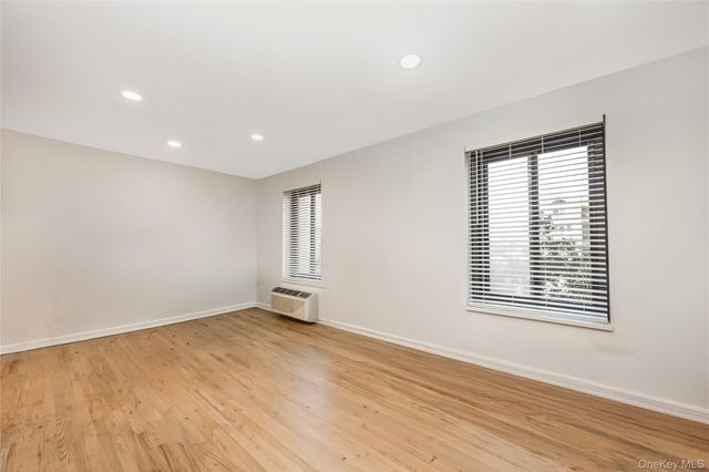 100 W Broadway 2DD, Long Beach, NY 11561