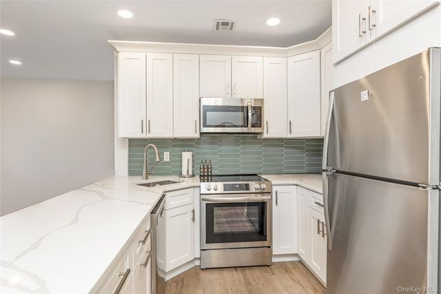 100 W Broadway 2DD, Long Beach, NY 11561