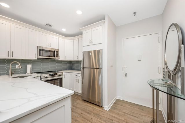 100 W Broadway 2DD, Long Beach, NY 11561
