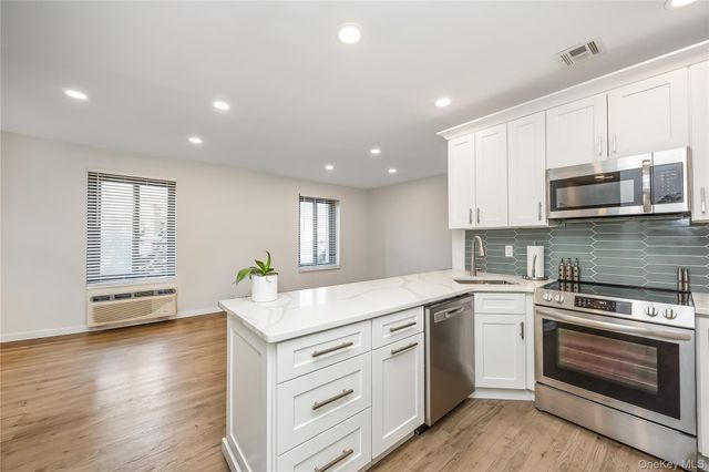 100 W Broadway 2DD, Long Beach, NY 11561