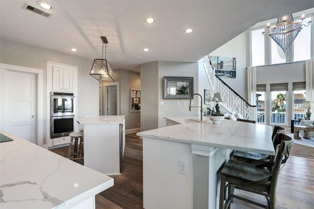 1834 Tiki Drive, Tiki Island, TX 77554