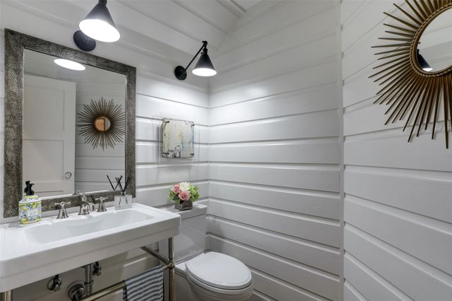 1834 Tiki Drive, Tiki Island, TX 77554