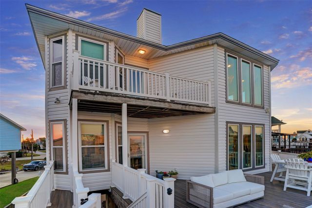 1834 Tiki Drive, Tiki Island, TX 77554