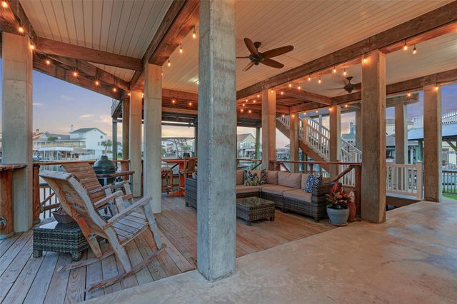 1834 Tiki Drive, Tiki Island, TX 77554