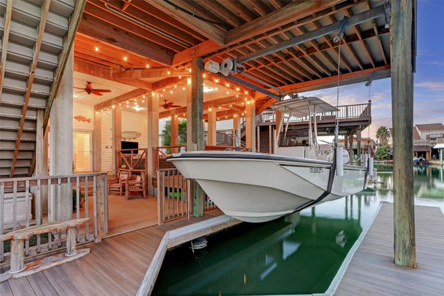 1834 Tiki Drive, Tiki Island, TX 77554