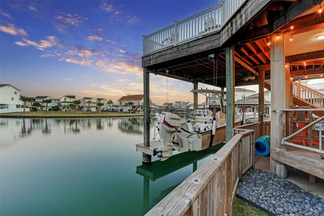 1834 Tiki Drive, Tiki Island, TX 77554