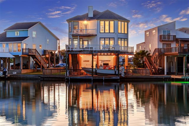 1834 Tiki Drive, Tiki Island, TX 77554