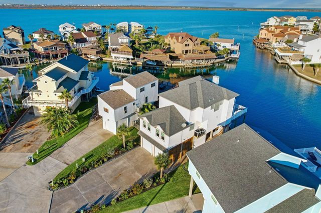 1834 Tiki Drive, Tiki Island, TX 77554