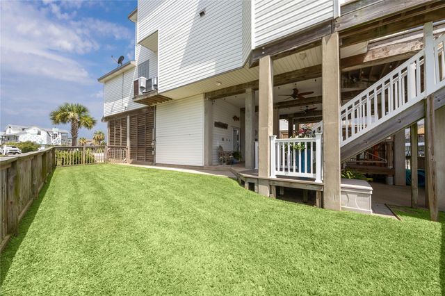 1834 Tiki Drive, Tiki Island, TX 77554