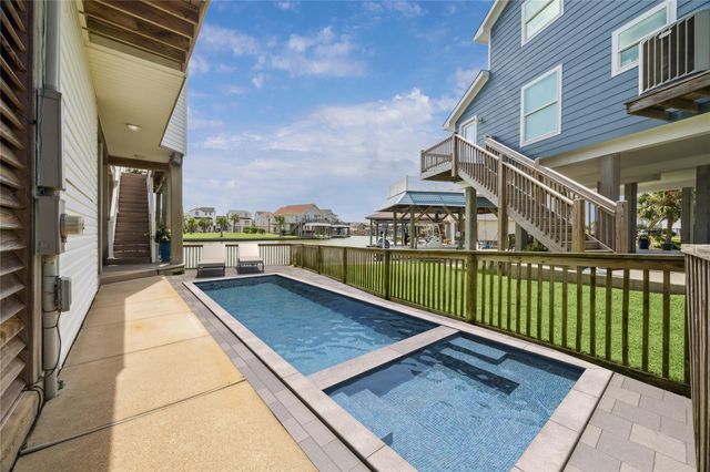 1834 Tiki Drive, Tiki Island, TX 77554