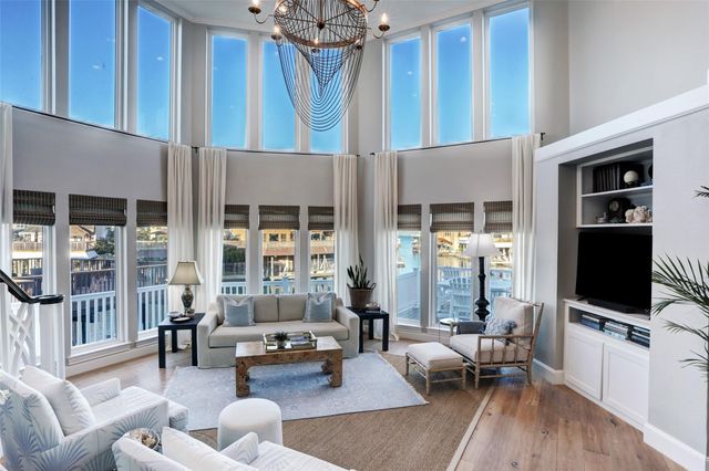 1834 Tiki Drive, Tiki Island, TX 77554