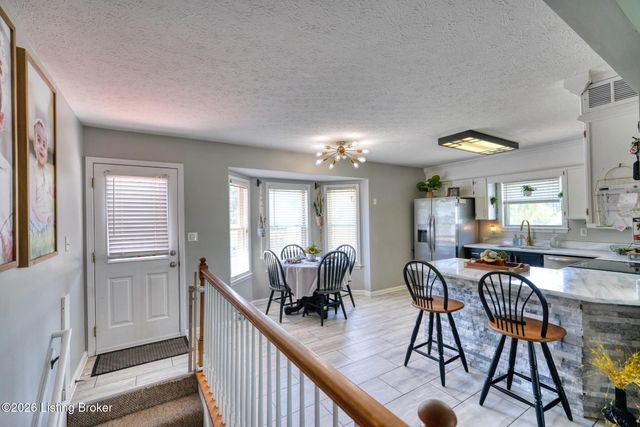 13007 Lavenia Ln, Louisville, KY 40272