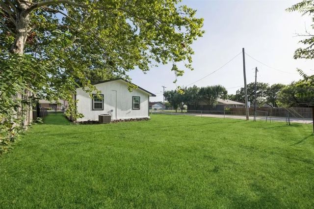300 E Hazelwood Street, Princeton, TX 75407