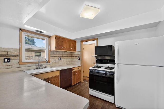 807 79th STREET, Kenosha, WI 53143