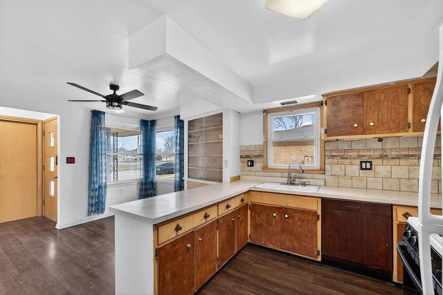 807 79th STREET, Kenosha, WI 53143