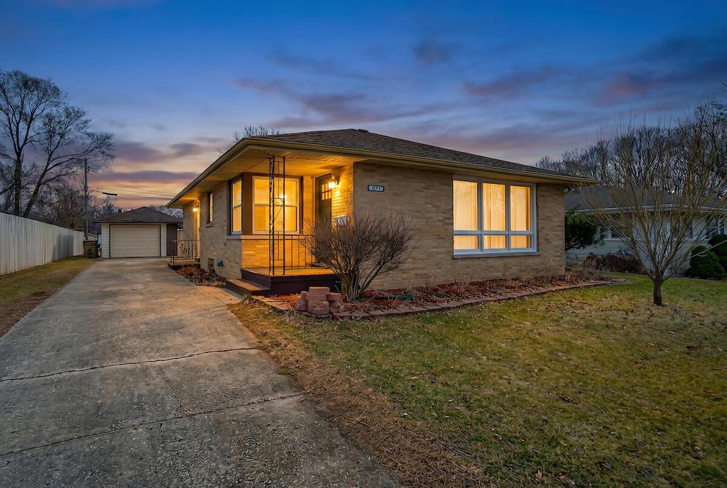 807 79th STREET, Kenosha, WI 53143