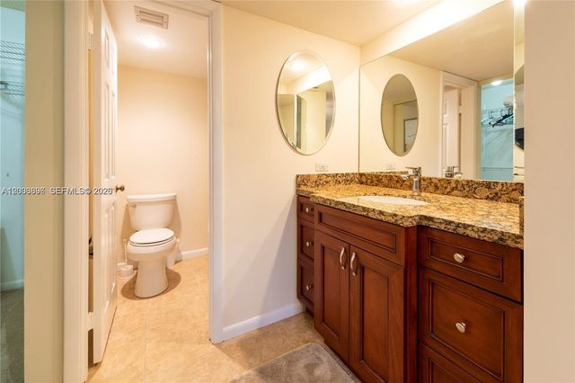 1530 Whitehall Dr 302, Davie, FL 33324