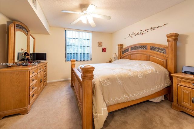 1530 Whitehall Dr 302, Davie, FL 33324
