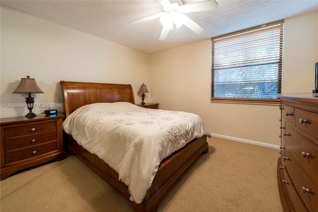 1530 Whitehall Dr 302, Davie, FL 33324